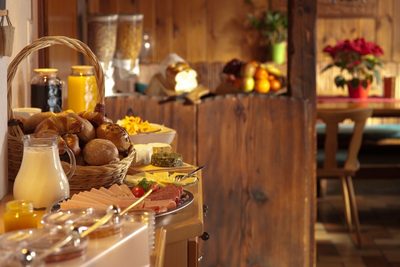 brasserie-SEILLONS SOURCE D ARGENS-min_breakfast_buffet_food_restaurant_meal_hotel_plate_fresh-718745